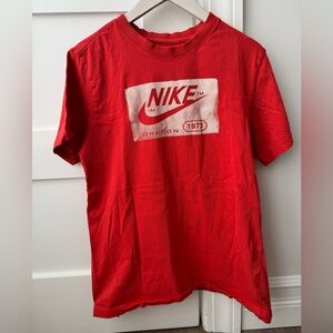 The Nike Tee. Men Small